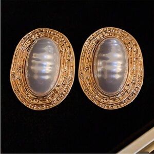 Eclat Gold Pearl Huggie Earrings